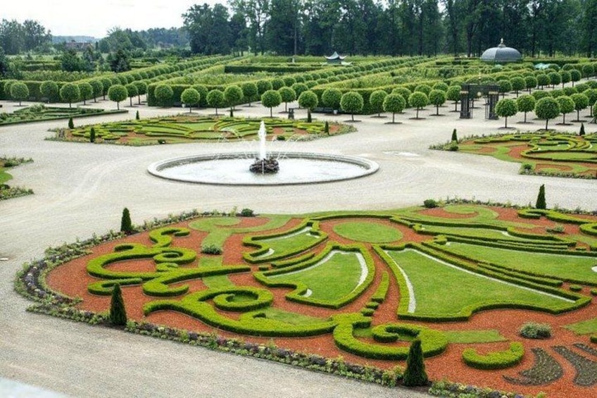 Rundale palace garden 5