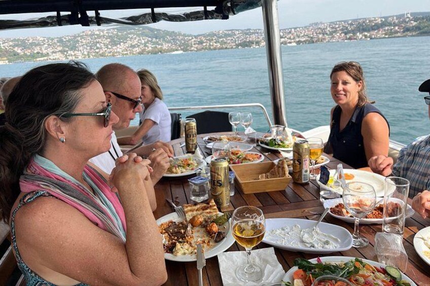 Guided Bosphorus & Black Sea Cruise – 4 Stops from Istanbul 5