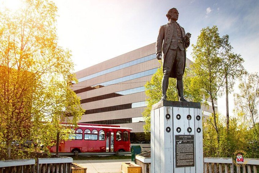 Trolley & Captain cook monument 3
