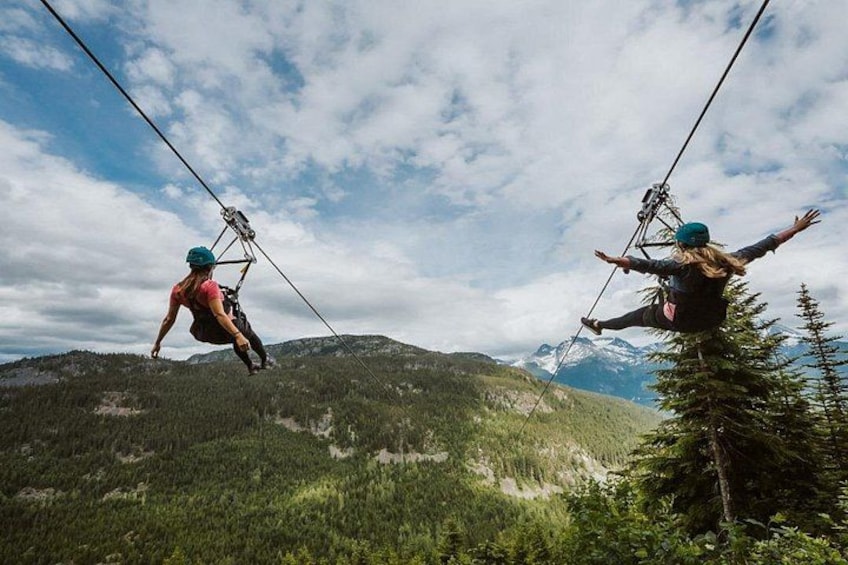 Fly side by side with your friends 4