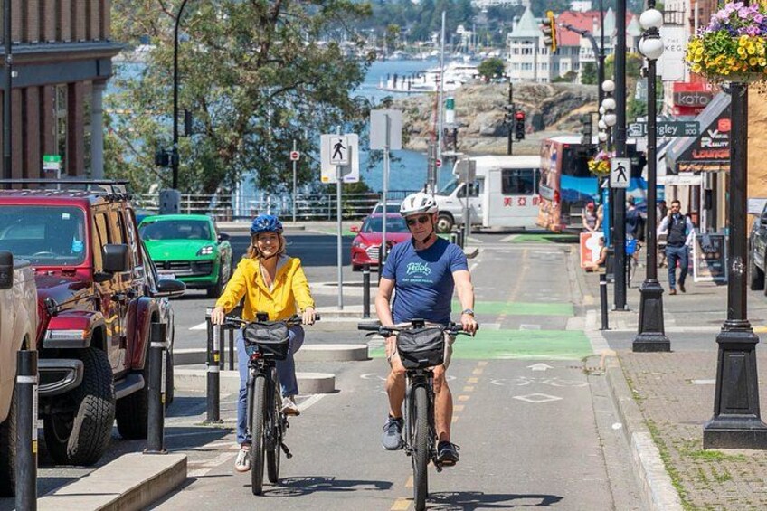 Victoria City Highlights Pedal or E-Bike Tour - Hoods & Legends 2