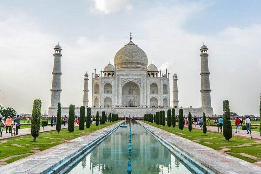Full-Day Agra Tour with Taj Mahal From Mumbai By Air 4