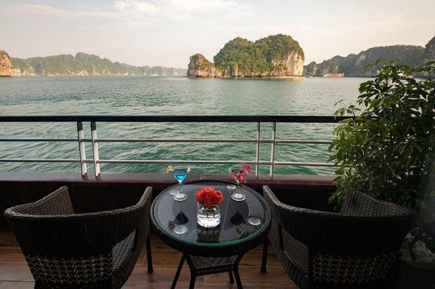 halong-bay-lan-ha-bay-cruise 4