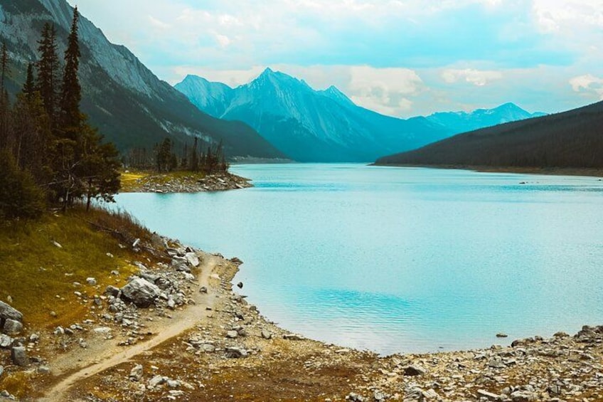 Jasper National Park Tour: Maligne Valley, Medicine Lake and Spirit Island 2