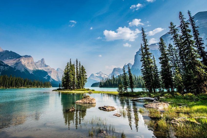 Jasper National Park Tour: Maligne Valley, Medicine Lake and Spirit Island 2