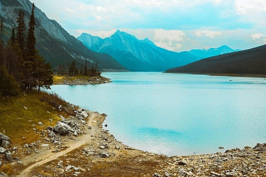 Jasper National Park Tour: Maligne Valley, Medicine Lake and Spirit Island 3