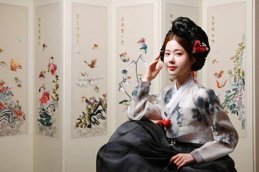 Premium Hanbok Experience in Hanboknam Gyeongbok Palace Branch