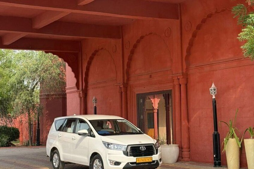 Udaipur Sightseeing Tour with Jagmandir Boat ride and City Palace 4