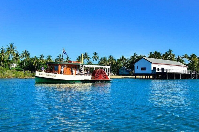 See historical buildings like the famous Sugar Wharf along the way 5