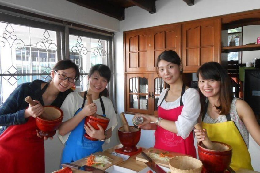 Home Cooking Class in Chiang Mai at Tomyumthai Cooking School 3