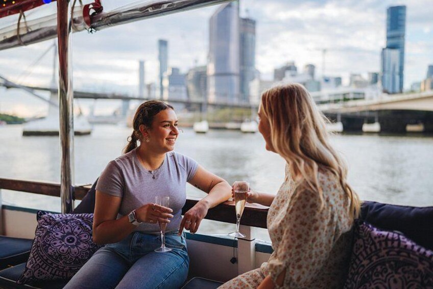 Midday Sightseeing Cruise: 12.30pm-2pm (90min) 3