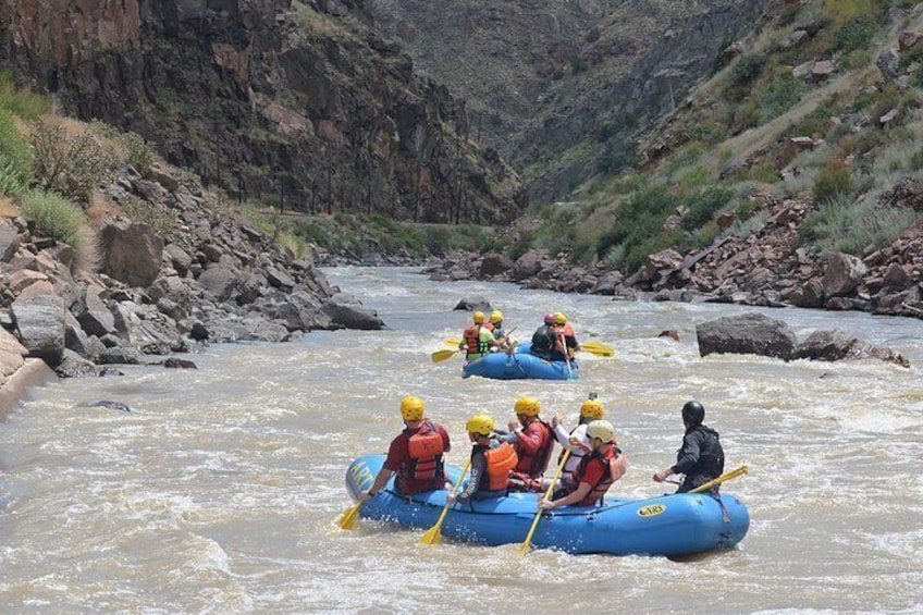 Royal Gorge Rafting – Epic Rapids, Cliff Jumping & 1000ft Canyon! 3