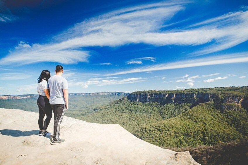 Jaw-dropping views of the Blue Mountains National Park en-route 3