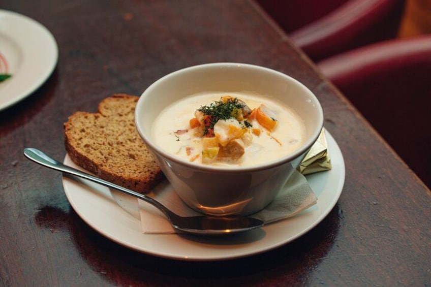 Dublin 3-Course Irish Food Tour: 3 Historic Pubs 3