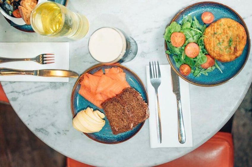 Dublin 3-Course Irish Food Tour: 3 Historic Pubs 2