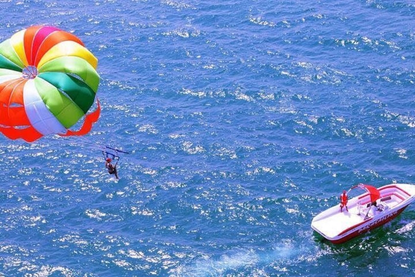 Parasailing 1