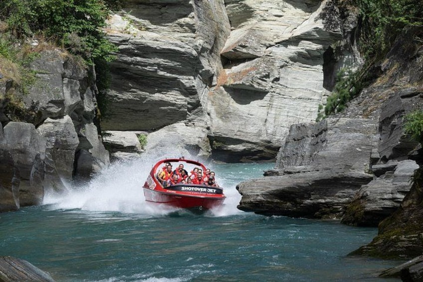 Shotover River Extreme Jet Boat Ride in Queenstown 4