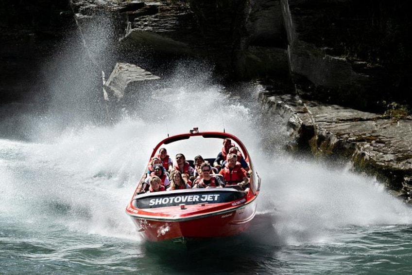 Shotover River Extreme Jet Boat Ride in Queenstown 3