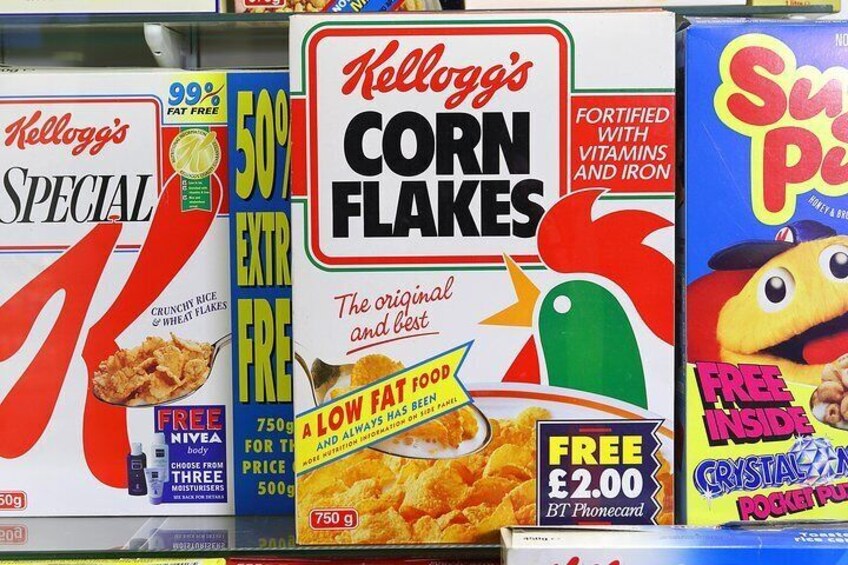 Various cereal boxes including Kellogg's Special, Kellogg's Corn Flakes, and SuPer Crispy. 5