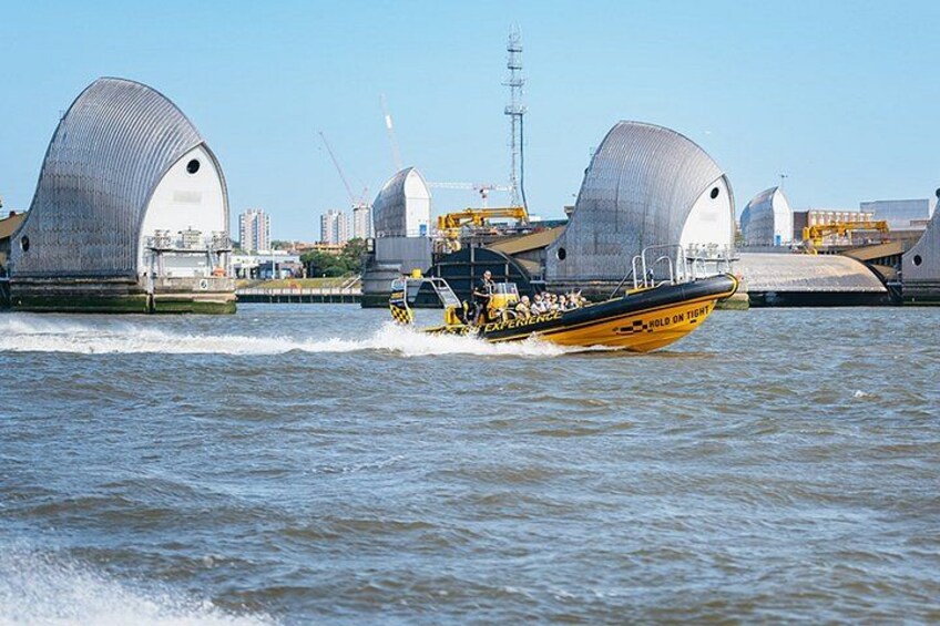Speedboat Cruise Tour: Embankment OR Westminster Pier -70 minutes 2