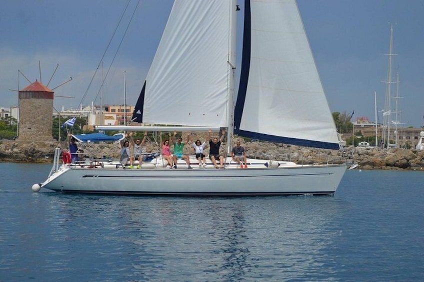 Semi-Private Sailing Cruise to Iconic Bays (Shore-Ex Top Choice) 5