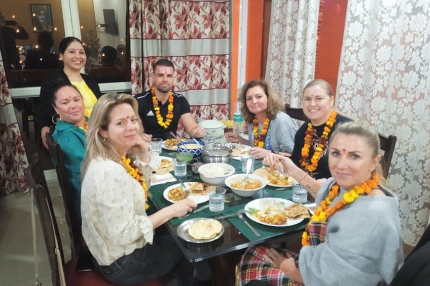 Welcome guest from Holland KLM crew members a wonderful evening everyone enjoyed cooking and dinner with a lots of talks.Thank you very much.
Anjali 5