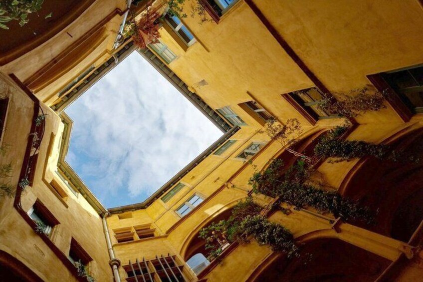 Big Traboules in Little Lyon Private Walking Tour 2