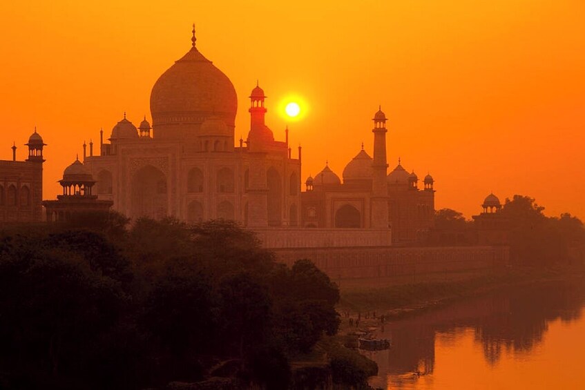 Private Taj Mahal & Agra Fort Day Tour from Jaipur with 5-Star Lunch 3