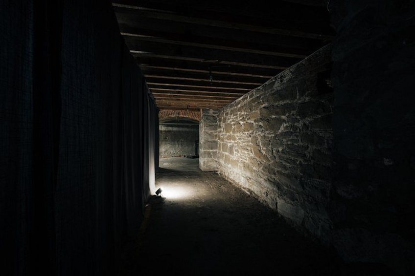 Union Trust passageway photo by @andvalan 2