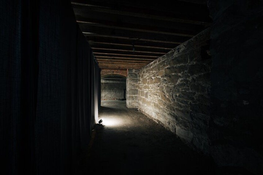 Union Trust passageway photo by @andvalan 2