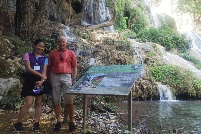 Floating and Railway Market (Optional Waterfall): Private Tour 2