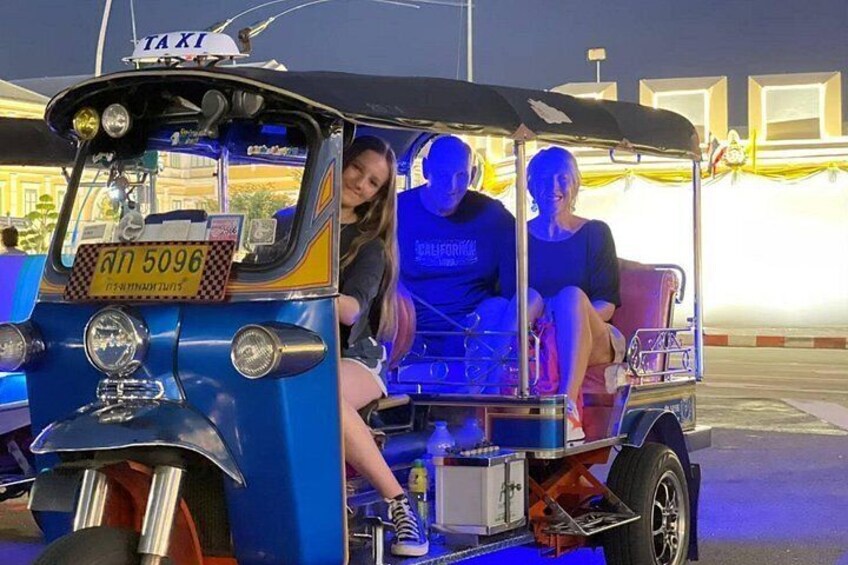 Bangkok Tuk-Tuk Tour by Night with Chinatown Street Food Meal 2