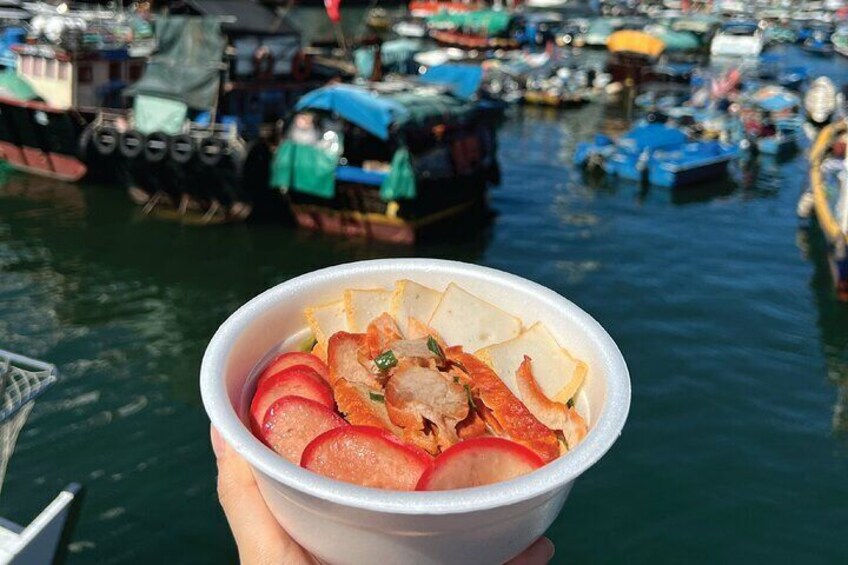 Lunch Option 1: Enjoy a scrumptious boat noodle that will be prepared in a sampan kitchen in front of you (guaranteed available with no queue needed, however toppings may vary)
