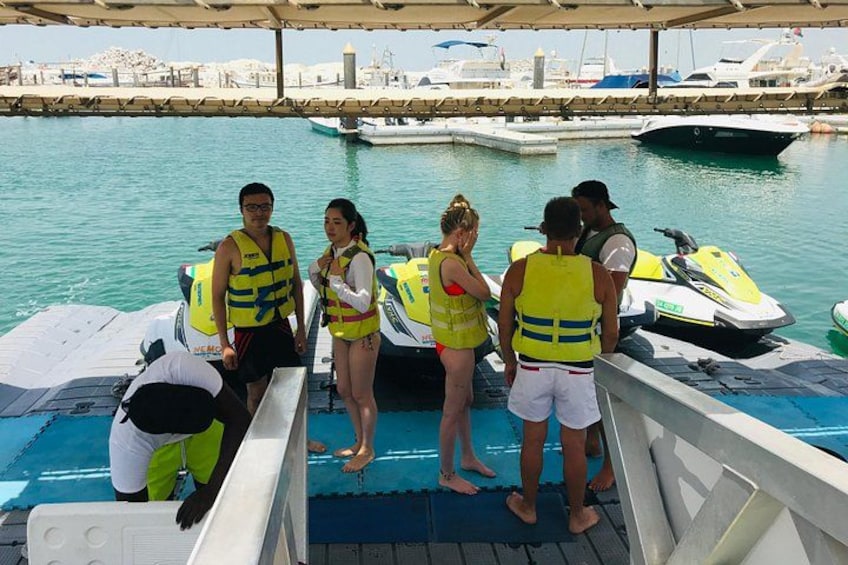 Everyone gets a life jacket before the briefing 3