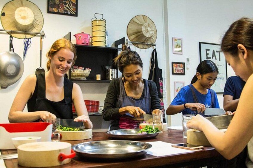 Cooking with smiles at Pink Chili, Thai Cooking Class in Bangkok 2