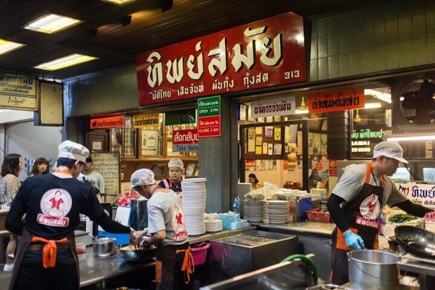 Bangkok by Night: Temples, Markets and Food Tuk-Tuk Tour 5