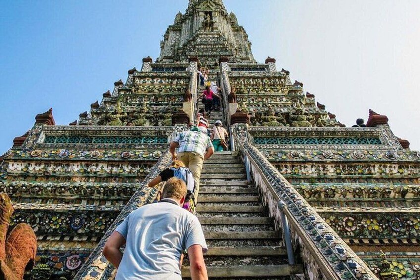 Wat Arun stands majestically over the water 4