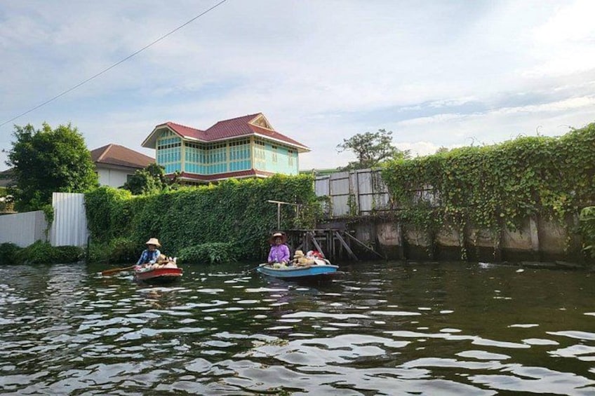 Local life on the canals 3