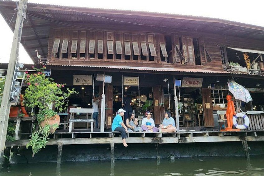 Local life along the canals 2