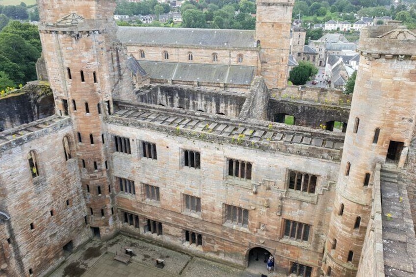 Wallace monument, Stirling Castle, Linlithgow Palace Private Tour 3