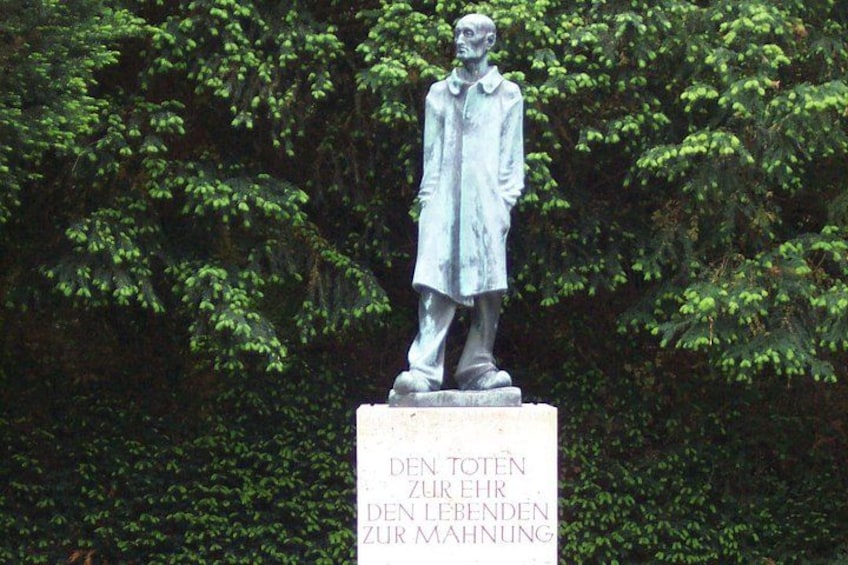 memorial stature dedicated to the unknown prisoner 2