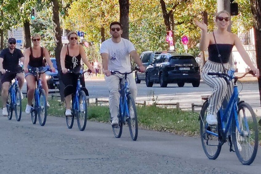 Munich Classic Bike Tour @ 11.30am with Surfers & beergarden stop 2