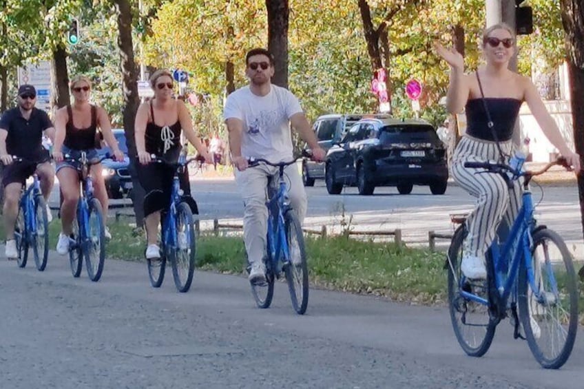 Munich Classic Bike Tour @ 11.30am with Surfers & beergarden stop 3