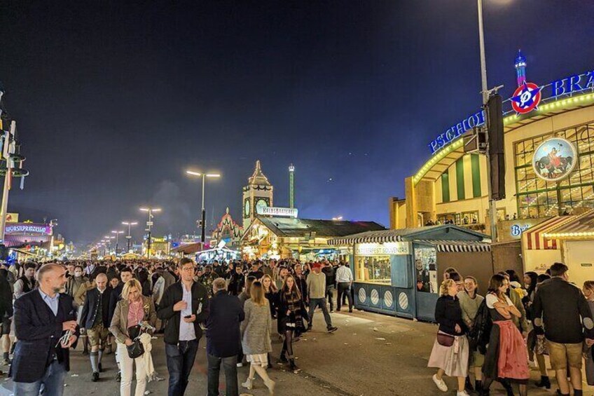 Munich Oktoberfest Guided Experience with Beer and Food 2