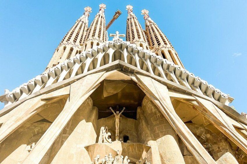 Park Guell and Sagrada Familia Tour with Skip the Line Tickets 2