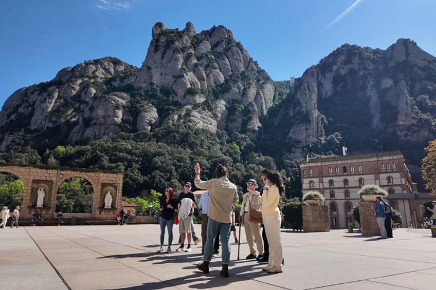 Sagrada Familia & Montserrat Small Group Tour with Hotel pick-up 3