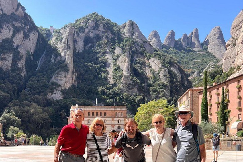 Sagrada Familia & Montserrat Small Group Tour with Hotel pick-up 3