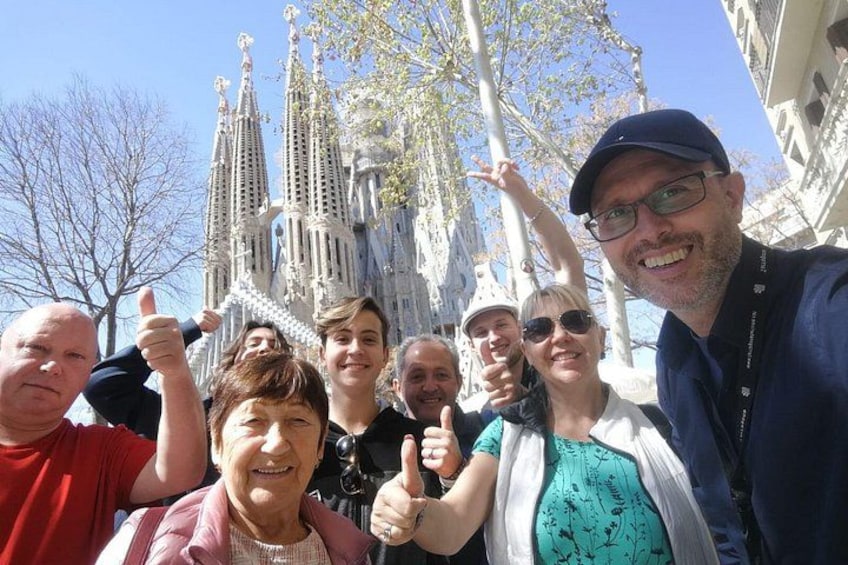 Sagrada Familia & Montserrat Small Group Tour with Hotel pick-up 2