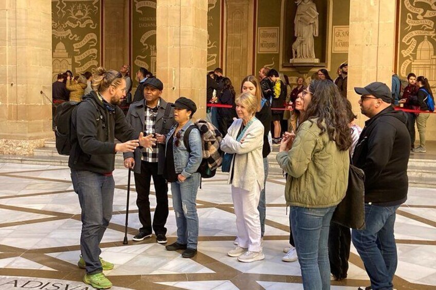 Sagrada Familia & Montserrat Small Group Tour with Hotel pick-up 3