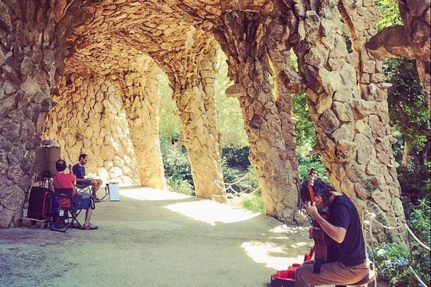 Park Guell - Fuhttps://media-cdn.tripadvisor.com/media/attractions-splice-spp-720x480/09/de/26/f5.jpgll day tour 4